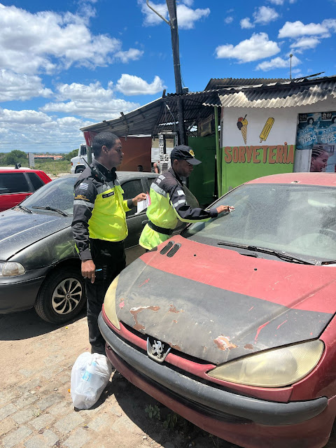 Operação Ferro Velho remove veículos abandonados em Serrinha!