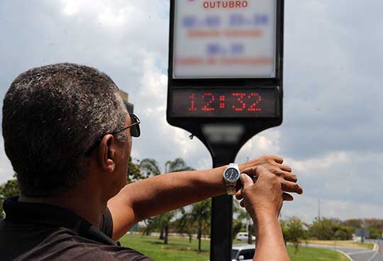 Governo descarta volta do horário de verão neste ano 