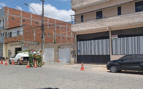 SERRINHA - Técnicos descobrem furto de energia em prédio residencial na cidade nova