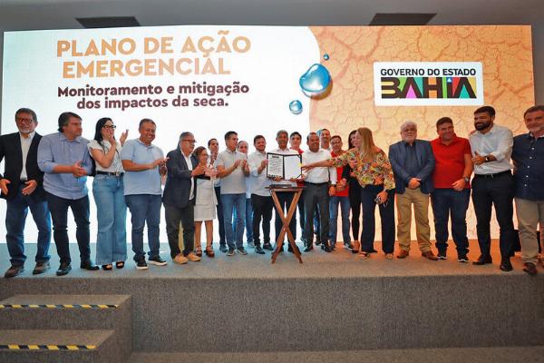 Governo anuncia plano de enfrentamento à estiagem e seca na Bahia e entrega equipamentos para cidades atingidas