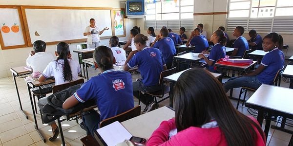 Professores e coordenadores criticam medida do governo da Bahia que institui 'aprovação em massa'