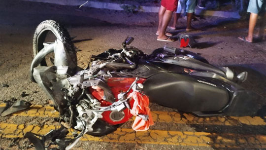 Colisão entre motocicletas deixa dois mortos e um ferido na BA-120, em Queimadas