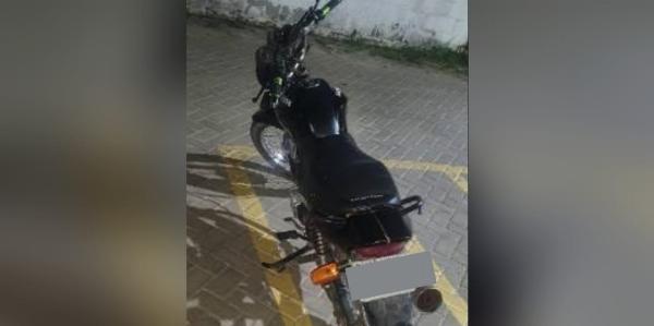 Homem é preso e motocicleta furtada é recuperada pela PM em Serrinha