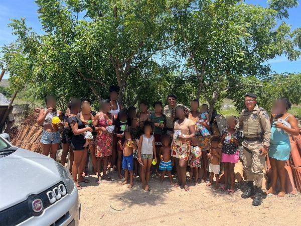 Ronda Maria da Penha faz entrega de brinquedos a filhos de vítimas de violência doméstica