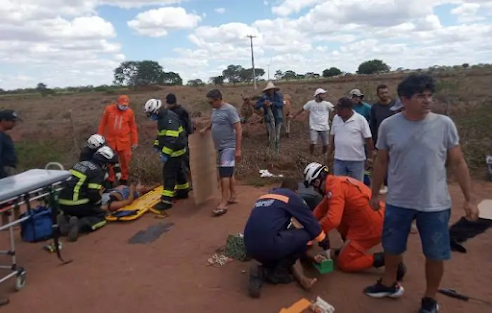 Ribeira do Pombal a Tucano: Capotamento de van na BR 410 deixa dois mortos e seis feridos