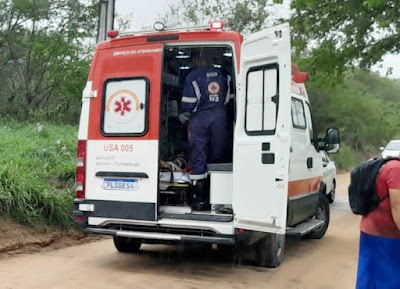 Idoso de 77 anos fica ferido após batida envolvendo moto e bicicleta na Estrada dos Bois em Coité; vítima estav