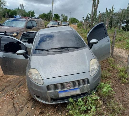 Irmão e sobrinho de ex-prefeito de cidade baiana são vítimas de sequestro-relâmpago na zona rural de Queimadas